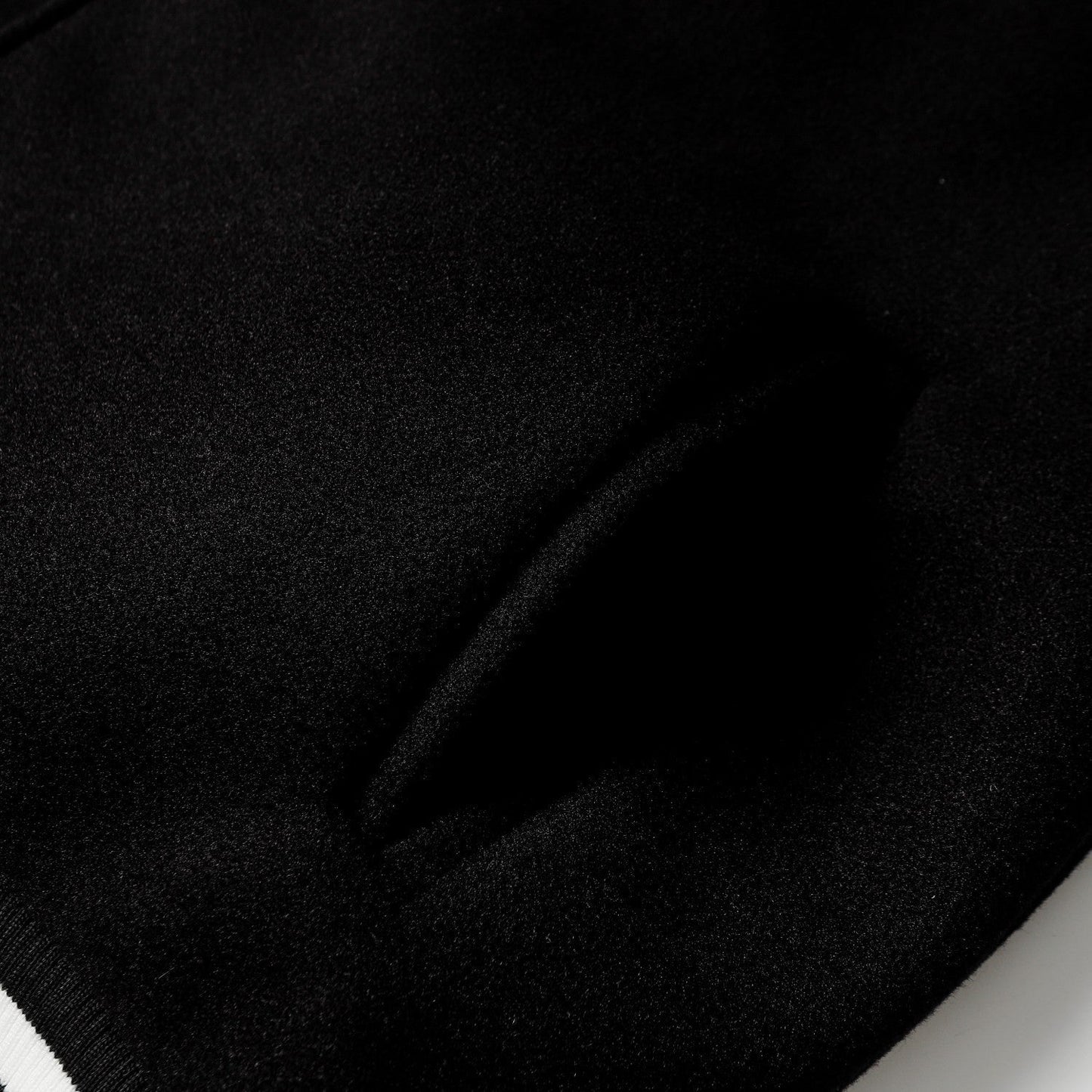 جاكيت كروم هارتس الجامعي - معطف بيسبول قوطي أسود وأبيض 2206