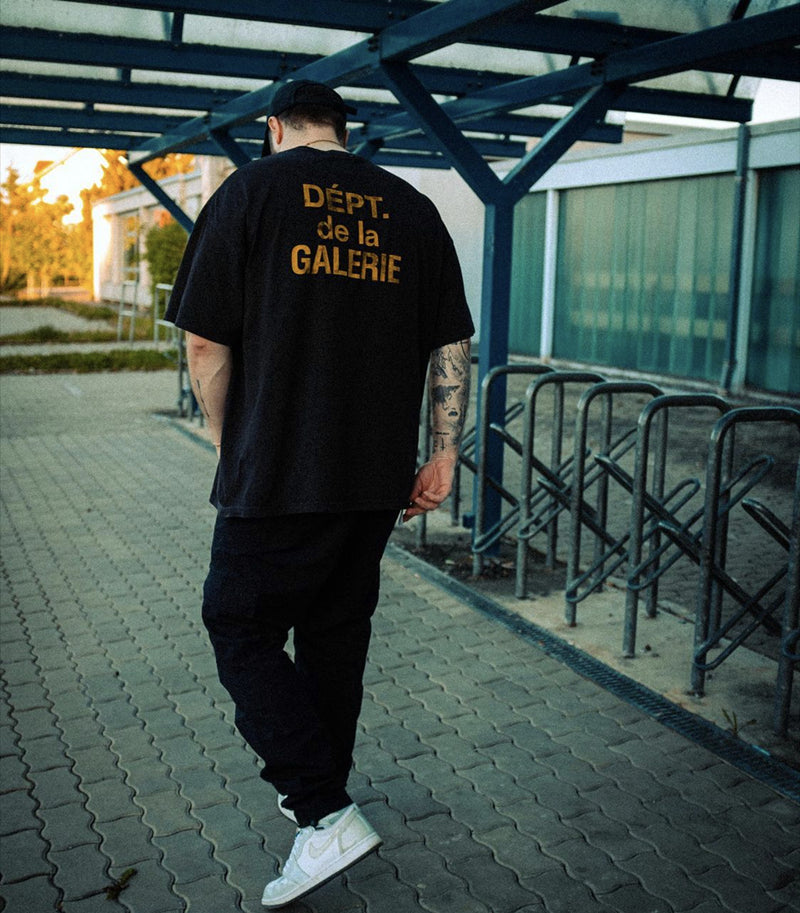 חולצת טריקו חדשה של מחלקת הגלריה 