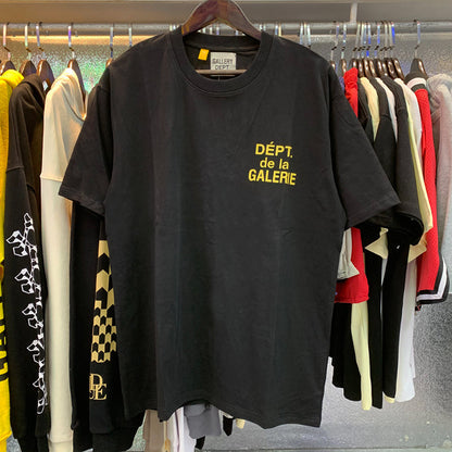 חולצת טריקו חדשה של מחלקת הגלריה 