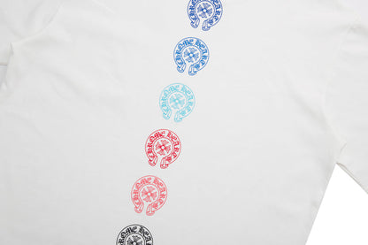 חולצת טי עם לבבות כרום צבעוניות של Horse Shoe K6048 