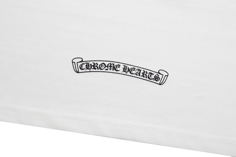 חולצת טי עם לבבות כרום צבעוניות של Horse Shoe K6048 