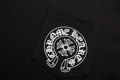 חולצת טי עם לבבות כרום צבעוניות של Horse Shoe K6048 